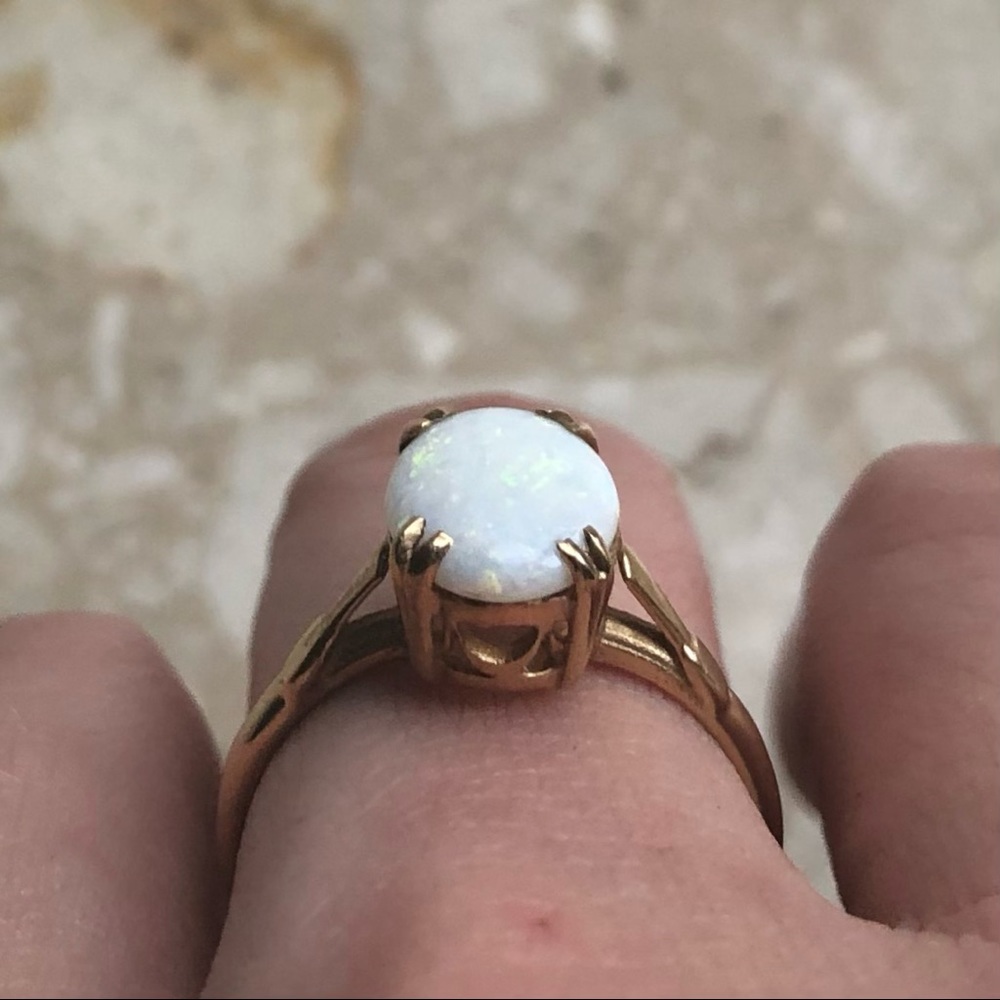 Vintage Opal Oval Yellow Gold Claw Ring - Picture 11 of 12